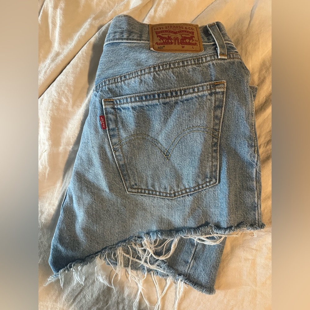 Women’s Levi’s shorts. Sz. 31. Button fly.